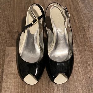 Kenneth Cole black and ivory patent leather wedge heel sandals